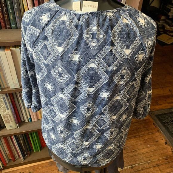 Chico’s denim blue southwest 0/S boho peasant blouse - Picture 2 of 3